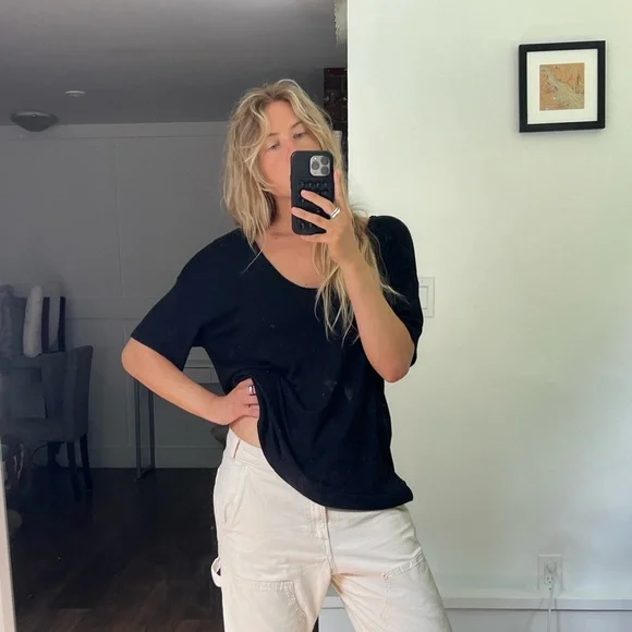 Simple black top - Picture 2 of 3